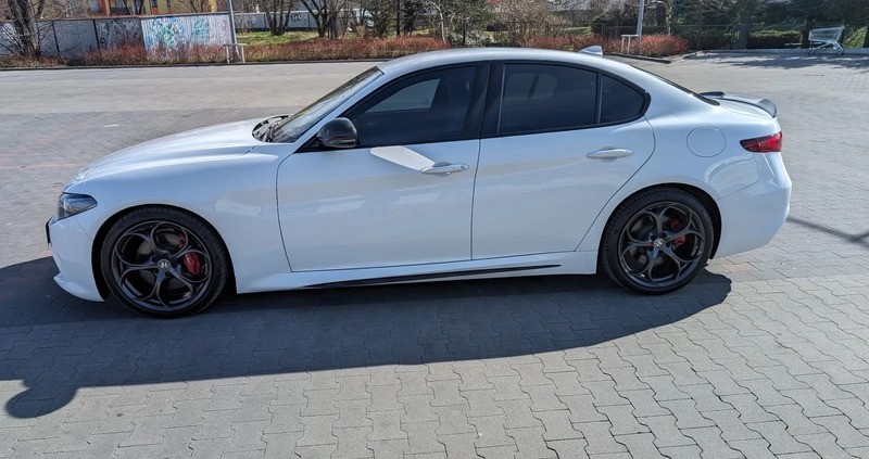 Alfa Romeo Giulia cena 133000 przebieg: 57000, rok produkcji 2019 z Zawiercie małe 407